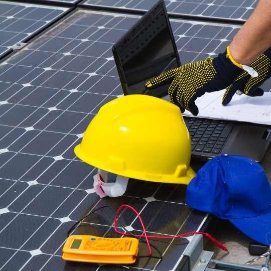 Comment devenir installateur de panneaux solaires photovoltaïques