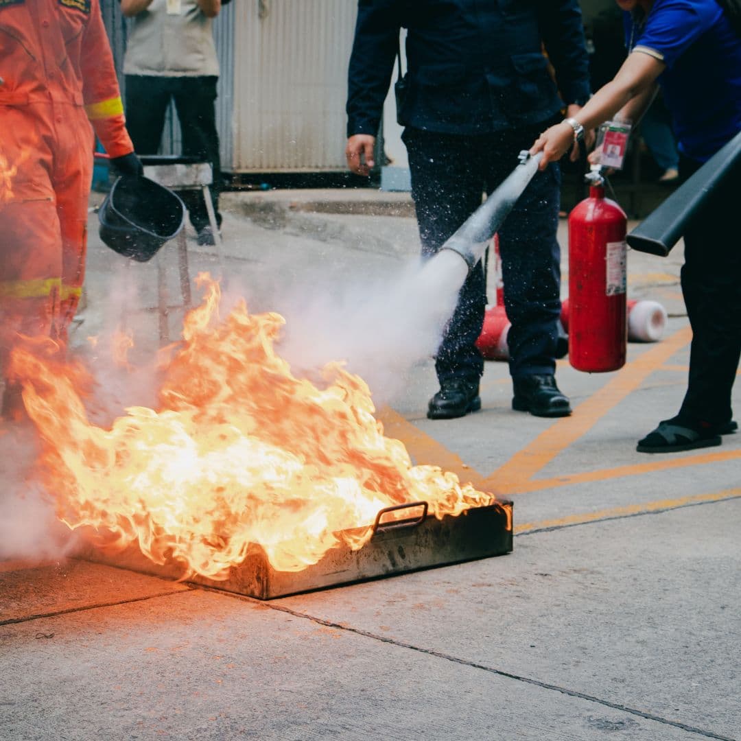 Mise en œuvre des extincteurs - Initiation incendie