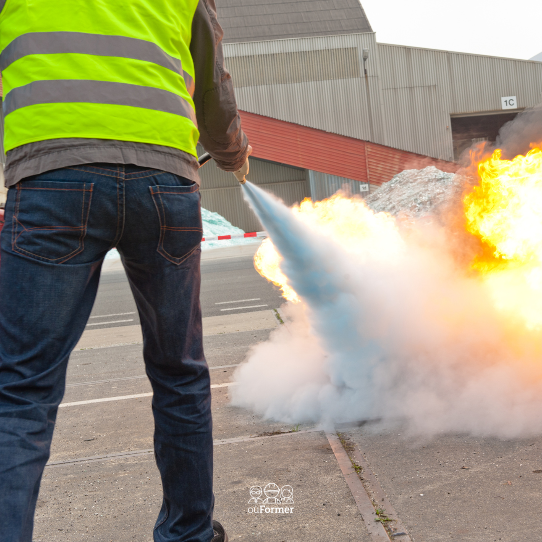 Formation extincteur obligatoire en entreprise : qui former ?